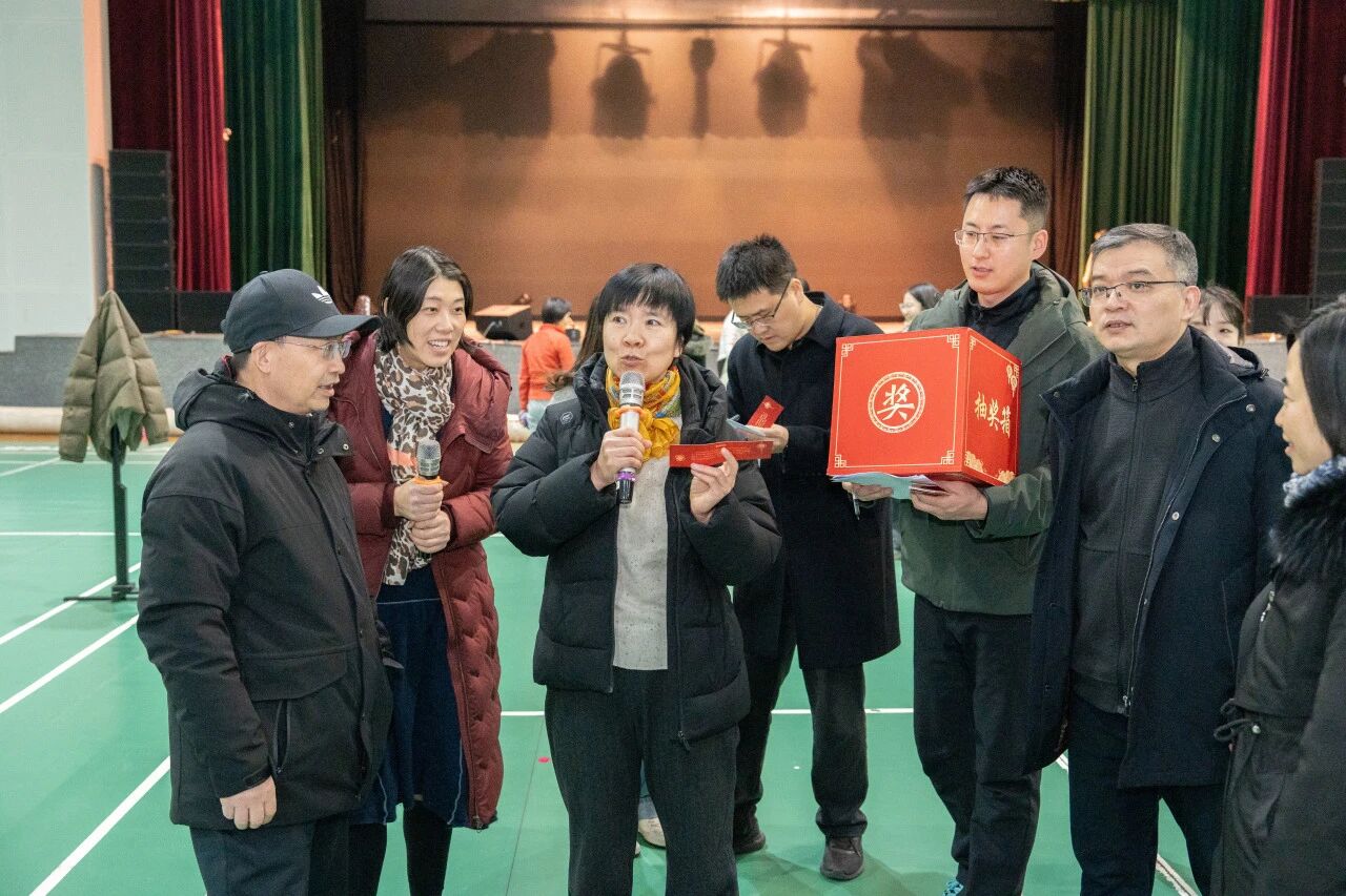 机关工会在田家炳体育馆成功举办迎新年