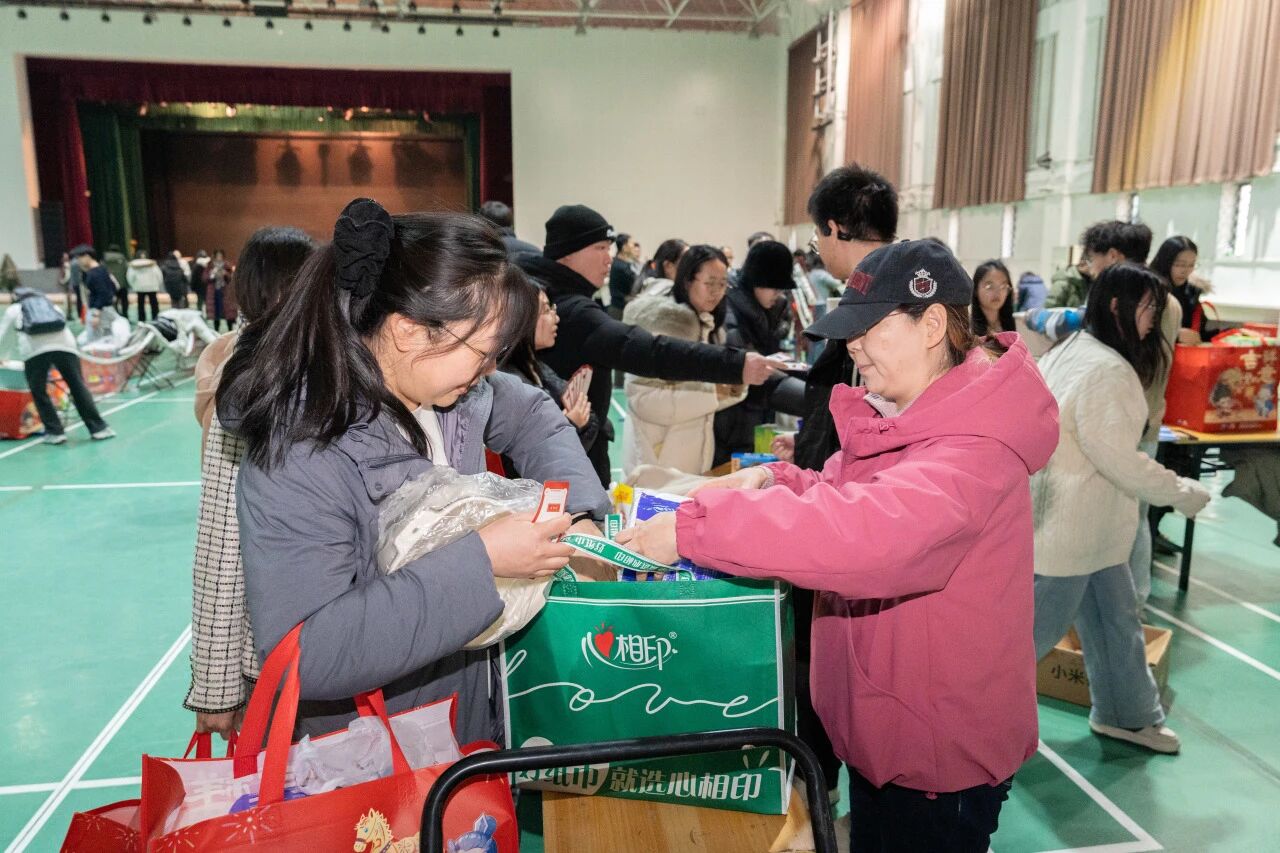 继续了解机关31个工会小组的300余